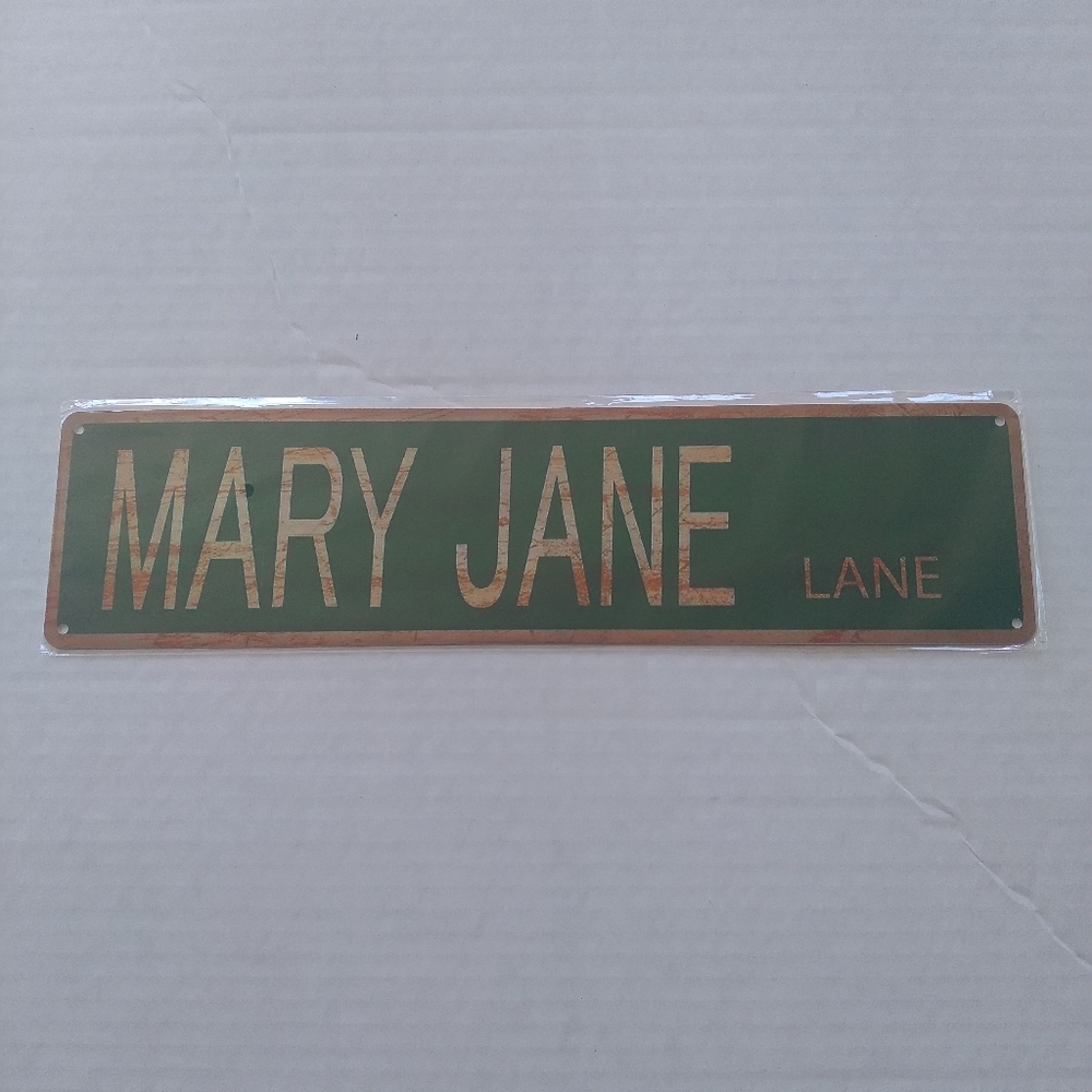 MARY JANE LN. Sign